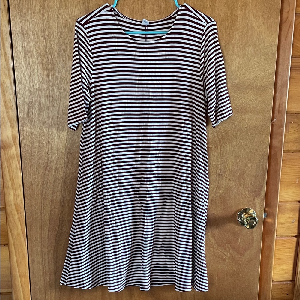 Old Navy Black and White Striped Casual Dress